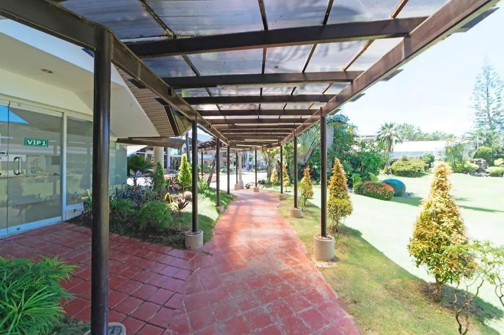 The Ritz Hotel At Garden Oases Davao 3*,
