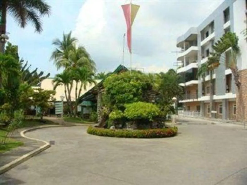 The Ritz Hotel At Garden Oases Davao 3*,  Philippines