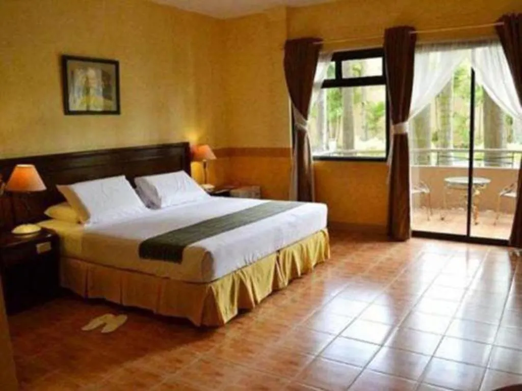 The Ritz Hotel At Garden Oases Davao 3*,  Philippines