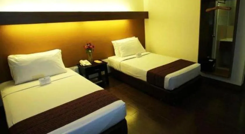 The Ritz Hotel At Garden Oases Davao 3*,