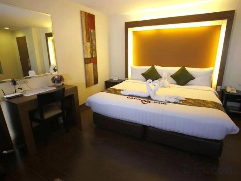 The Ritz Hotel At Garden Oases Davao 3*,  Philippines