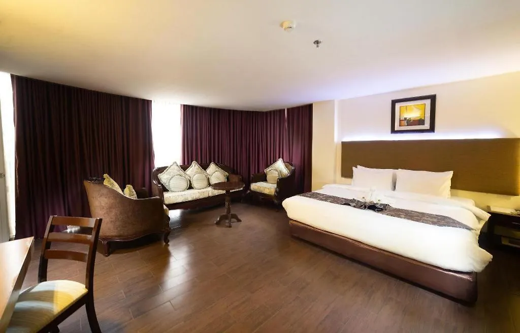 The Ritz Hotel At Garden Oases Davao