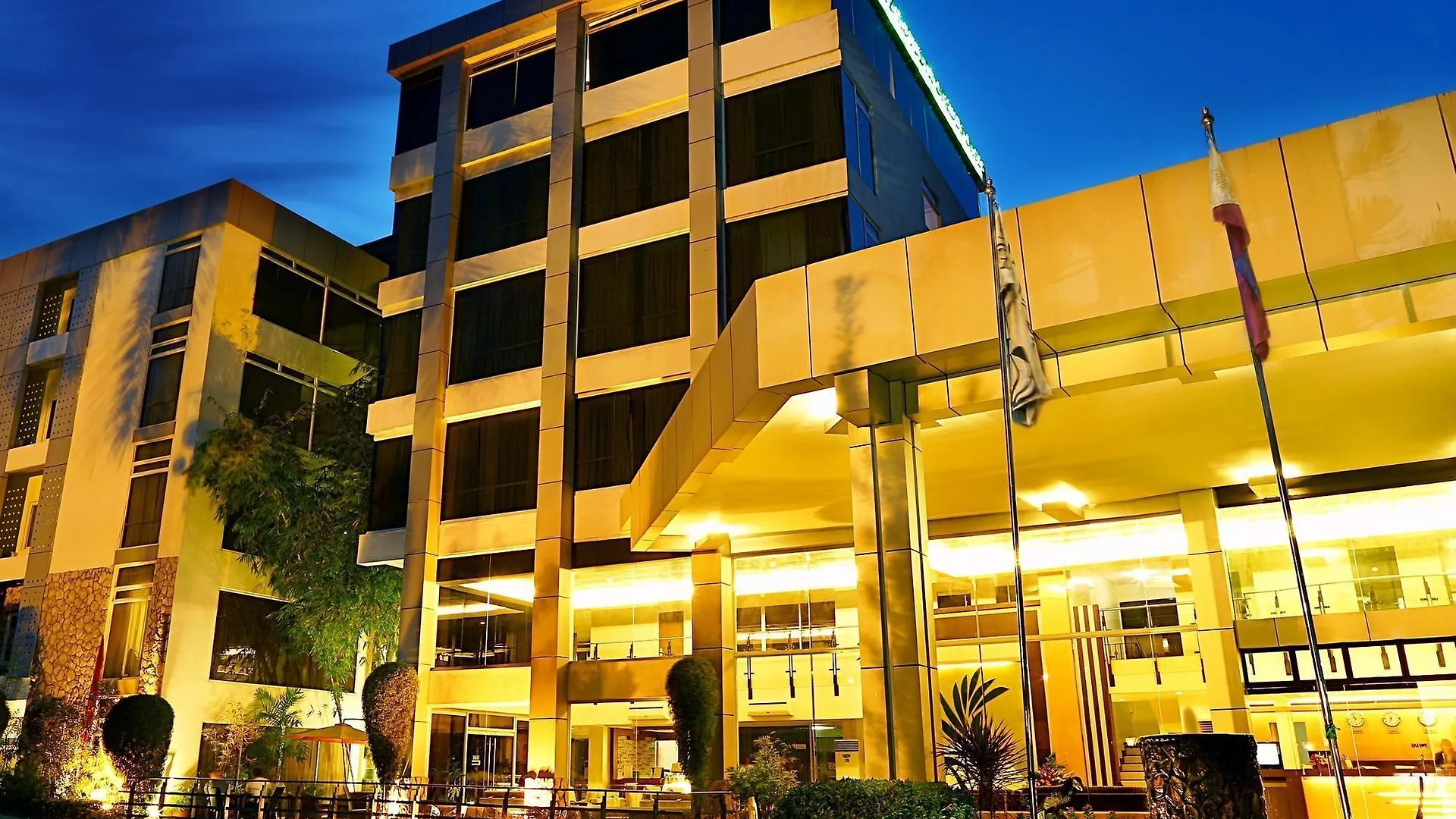 The Ritz Hotel At Garden Oases Davao